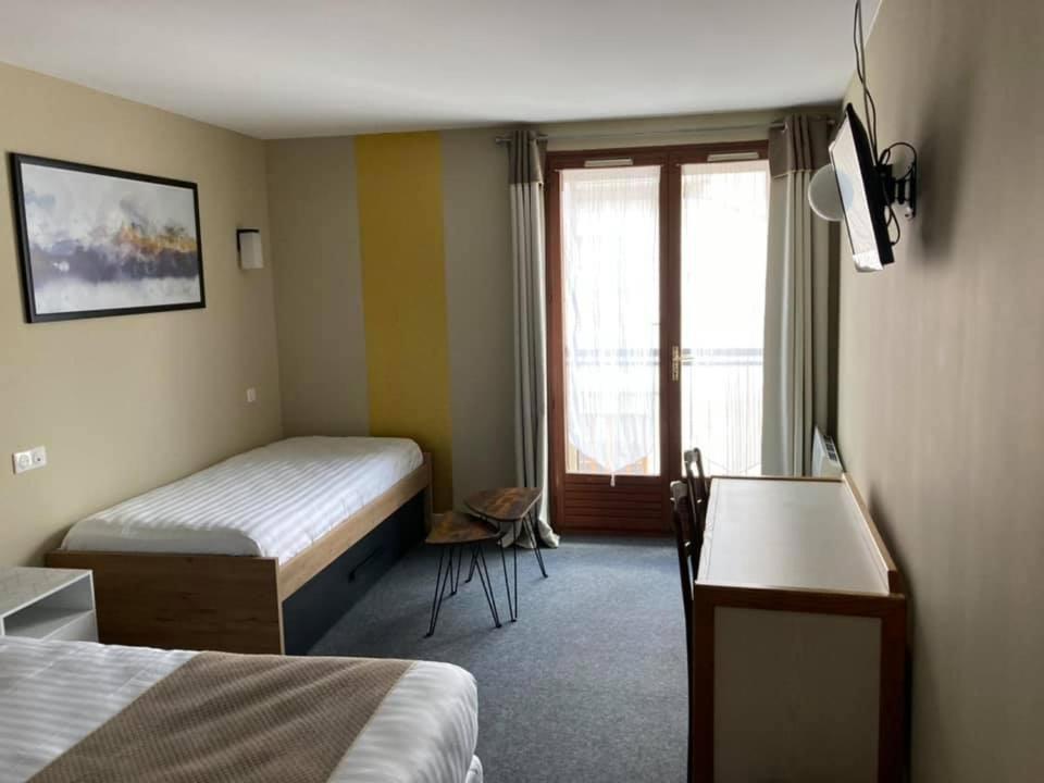 Logis Hotel Restaurant Des Voyageurs Le Malzieu-Ville Екстериор снимка