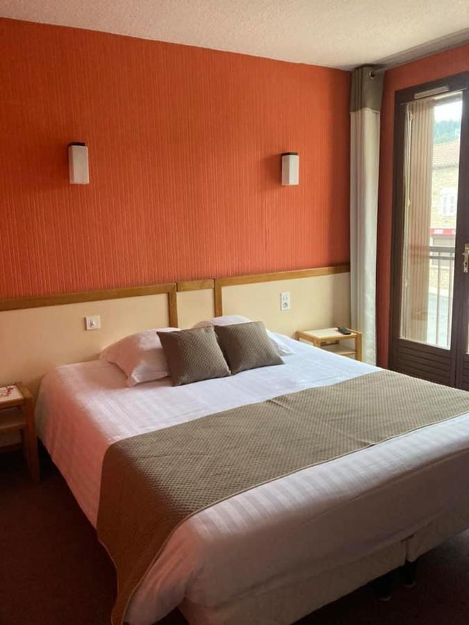 Logis Hotel Restaurant Des Voyageurs Le Malzieu-Ville Екстериор снимка