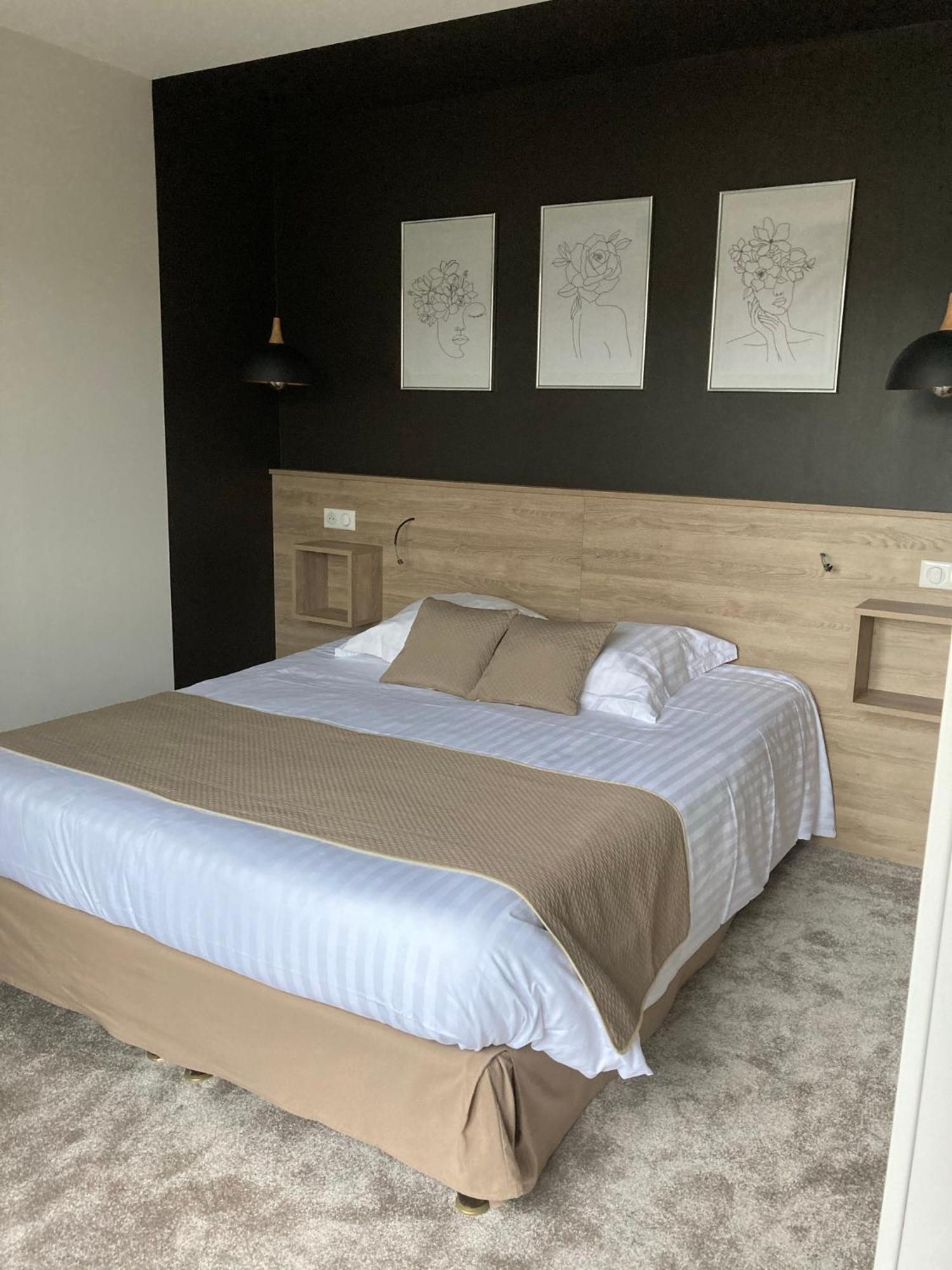 Logis Hotel Restaurant Des Voyageurs Le Malzieu-Ville Екстериор снимка
