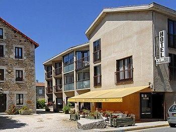 Logis Hotel Restaurant Des Voyageurs Le Malzieu-Ville Екстериор снимка