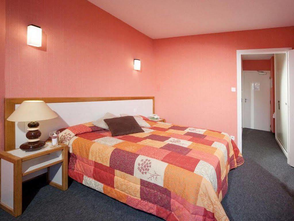 Logis Hotel Restaurant Des Voyageurs Le Malzieu-Ville Екстериор снимка