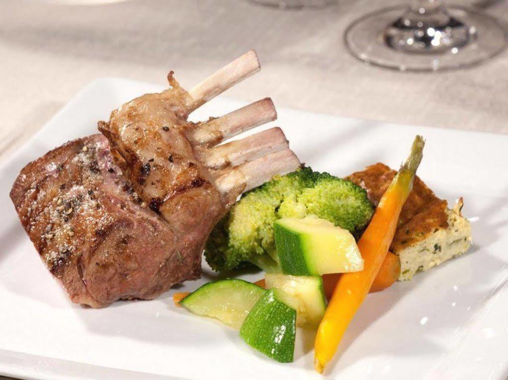 Logis Hotel Restaurant Des Voyageurs Le Malzieu-Ville Екстериор снимка