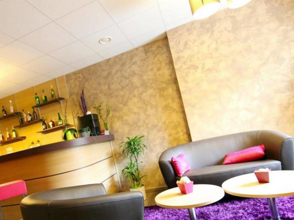 Logis Hotel Restaurant Des Voyageurs Le Malzieu-Ville Екстериор снимка