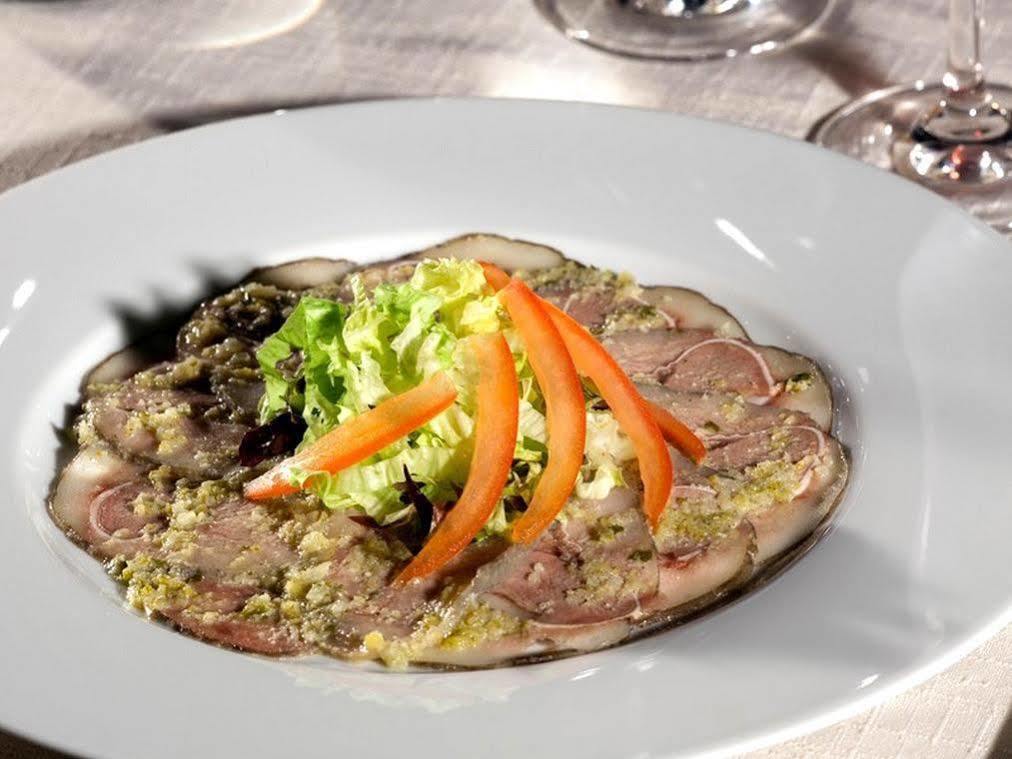 Logis Hotel Restaurant Des Voyageurs Le Malzieu-Ville Екстериор снимка